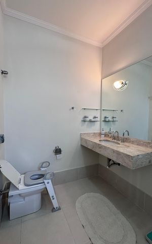 Casa à venda com 334m², 6 quartos e 9 vagas Casa à venda com 334m², 6 quartos e 9 vagasBanheiro da Suíte 2