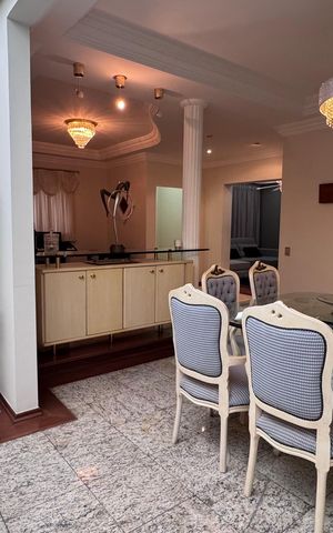 Casa à venda com 334m², 6 quartos e 9 vagas Casa à venda com 334m², 6 quartos e 9 vagasSala de Jantar
