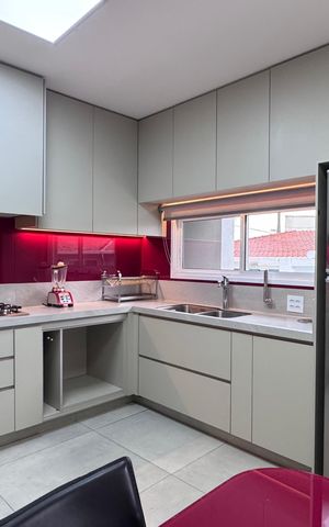 Casa à venda com 334m², 6 quartos e 9 vagas Casa à venda com 334m², 6 quartos e 9 vagasCozinha