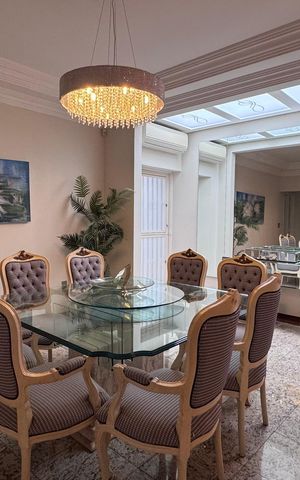 Casa à venda com 334m², 6 quartos e 9 vagas Casa à venda com 334m², 6 quartos e 9 vagasSala de Jantar