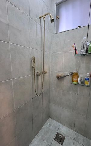 Casa à venda com 334m², 6 quartos e 9 vagas Casa à venda com 334m², 6 quartos e 9 vagasBanheiro da Suíte 1