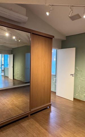 Casa à venda com 334m², 6 quartos e 9 vagas Casa à venda com 334m², 6 quartos e 9 vagasQuarto 1 - Fundos