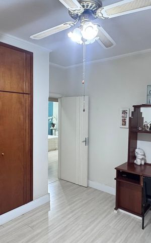 Casa à venda com 334m², 6 quartos e 9 vagas Casa à venda com 334m², 6 quartos e 9 vagasQuarto