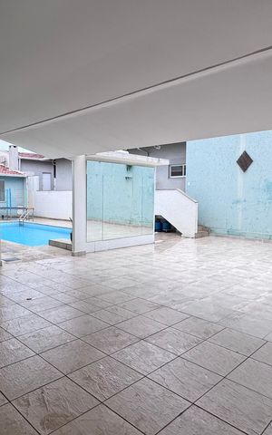 Casa à venda com 334m², 6 quartos e 9 vagas Casa à venda com 334m², 6 quartos e 9 vagasGaragem