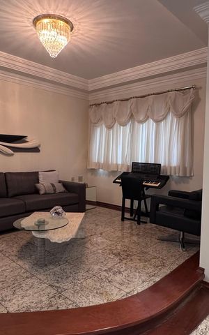 Casa à venda com 334m², 6 quartos e 9 vagas Casa à venda com 334m², 6 quartos e 9 vagasSala