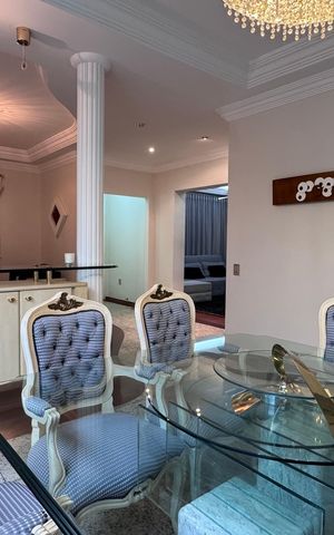 Casa à venda com 334m², 6 quartos e 9 vagas Casa à venda com 334m², 6 quartos e 9 vagasSala de Jantar