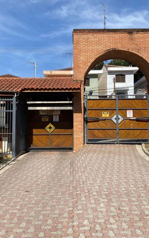 Casa de condomínio à venda com 300m², 4 quartos e 4 vagas Casa de condomínio à venda com 300m², 4 quartos e 4 vagasÁrea comum - Entrada