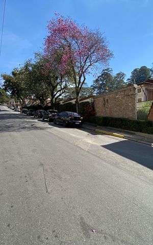 Casa de condomínio à venda com 300m², 4 quartos e 4 vagas Casa de condomínio à venda com 300m², 4 quartos e 4 vagasVista da Rua
