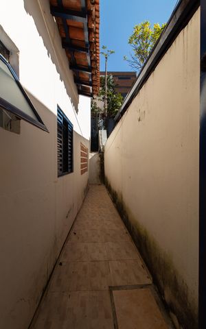 Casa à venda com 200m², 5 quartos e 2 vagas Casa à venda com 200m², 5 quartos e 2 vagasCorredor