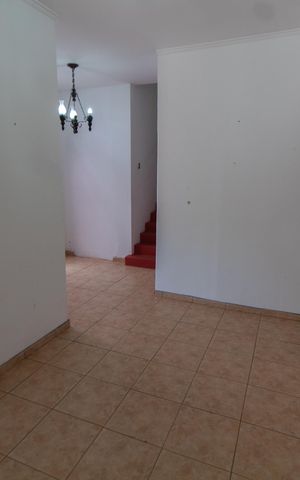 Casa à venda com 200m², 5 quartos e 2 vagas Casa à venda com 200m², 5 quartos e 2 vagasSala de Jantar