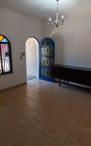 Casa à venda com 200m², 5 quartos e 2 vagas Casa à venda com 200m², 5 quartos e 2 vagasSala