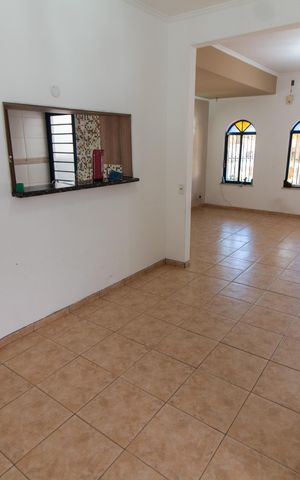 Casa à venda com 200m², 5 quartos e 2 vagas Casa à venda com 200m², 5 quartos e 2 vagasSala de Jantar