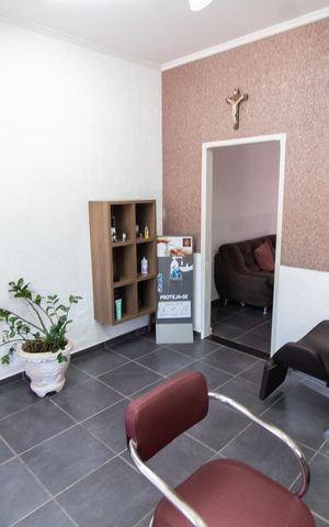 Casa à venda com 200m², 5 quartos e 2 vagas Casa à venda com 200m², 5 quartos e 2 vagasSala de TV