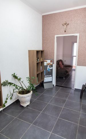 Casa à venda com 200m², 5 quartos e 2 vagas Casa à venda com 200m², 5 quartos e 2 vagasSala de TV
