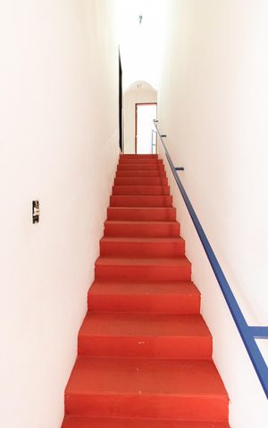 Casa à venda com 200m², 5 quartos e 2 vagas Casa à venda com 200m², 5 quartos e 2 vagasEscada