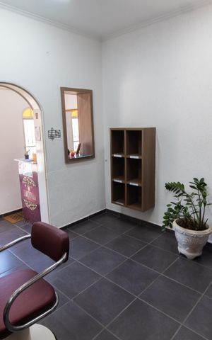 Casa à venda com 200m², 5 quartos e 2 vagas Casa à venda com 200m², 5 quartos e 2 vagasSala de TV
