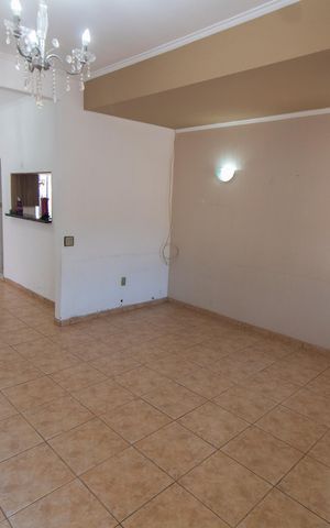 Casa à venda com 200m², 5 quartos e 2 vagas Casa à venda com 200m², 5 quartos e 2 vagasSala