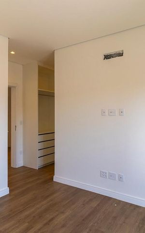 Casa de condomínio à venda com 138m², 3 quartos e 2 vagasSuíte 1