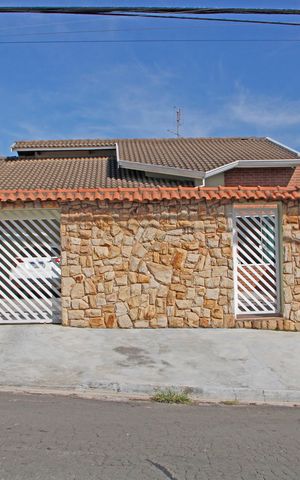 Casa para alugar com 120m², 2 quartos e 1 vagaFachada