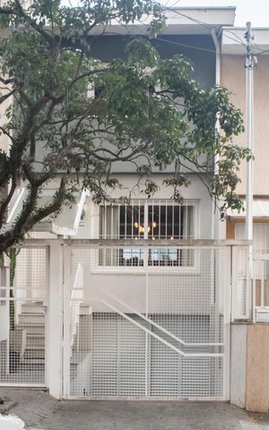 Casa à venda com 164m², 2 quartos e 2 vagasFachada