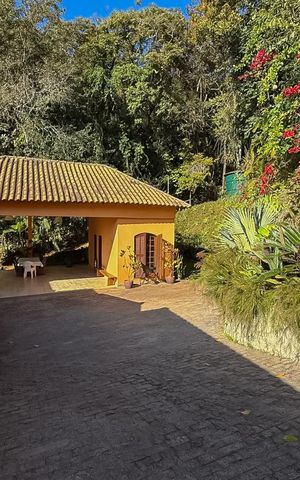 Casa de condomínio à venda com 230m², 3 quartos e 3 vagas Casa de condomínio à venda com 230m², 3 quartos e 3 vagasÁrea externa