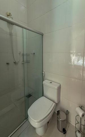 Casa de condomínio à venda com 230m², 3 quartos e 3 vagas Casa de condomínio à venda com 230m², 3 quartos e 3 vagasBanheiro