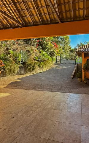 Casa de condomínio à venda com 230m², 3 quartos e 3 vagas Casa de condomínio à venda com 230m², 3 quartos e 3 vagasÁrea externa