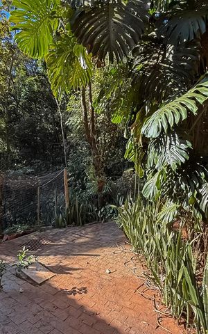 Casa de condomínio à venda com 230m², 3 quartos e 3 vagas Casa de condomínio à venda com 230m², 3 quartos e 3 vagasÁrea externa