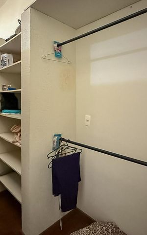 Casa de condomínio à venda com 230m², 3 quartos e 3 vagas Casa de condomínio à venda com 230m², 3 quartos e 3 vagasCloset da suíte