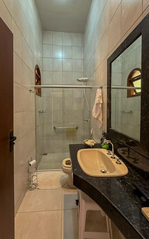 Casa de condomínio à venda com 230m², 3 quartos e 3 vagas Casa de condomínio à venda com 230m², 3 quartos e 3 vagasBanheiro