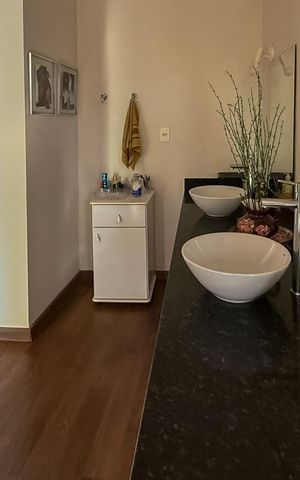 Casa de condomínio à venda com 230m², 3 quartos e 3 vagas Casa de condomínio à venda com 230m², 3 quartos e 3 vagasCorredor