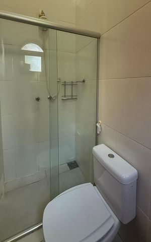 Casa de condomínio à venda com 230m², 3 quartos e 3 vagas Casa de condomínio à venda com 230m², 3 quartos e 3 vagasBanheiro