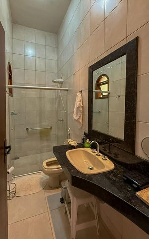 Casa de condomínio à venda com 230m², 3 quartos e 3 vagas Casa de condomínio à venda com 230m², 3 quartos e 3 vagasBanheiro