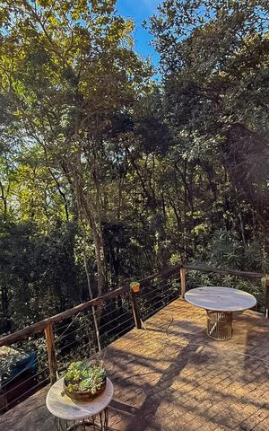 Casa de condomínio à venda com 230m², 3 quartos e 3 vagas Casa de condomínio à venda com 230m², 3 quartos e 3 vagasÁrea externa