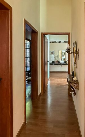 Casa de condomínio à venda com 230m², 3 quartos e 3 vagas Casa de condomínio à venda com 230m², 3 quartos e 3 vagasCorredor