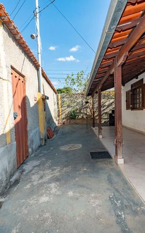 Casa à venda com 250m², 3 quartos e 8 vagas Casa à venda com 250m², 3 quartos e 8 vagasGaragem