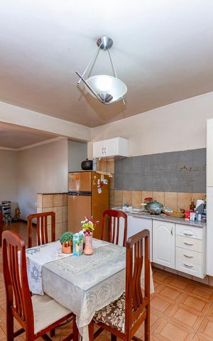 Casa à venda com 250m², 3 quartos e 8 vagas Casa à venda com 250m², 3 quartos e 8 vagasCozinha