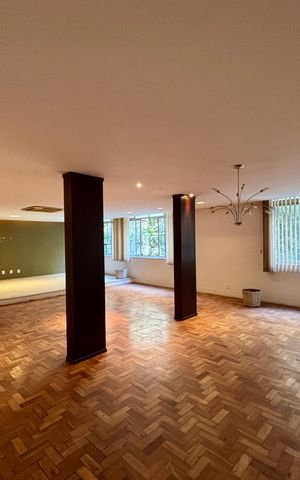 Apartamento à venda com 280m², 4 quartos e 2 vagas Apartamento à venda com 280m², 4 quartos e 2 vagasSala