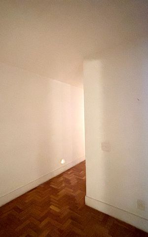 Apartamento à venda com 280m², 4 quartos e 2 vagas Apartamento à venda com 280m², 4 quartos e 2 vagasCorredores