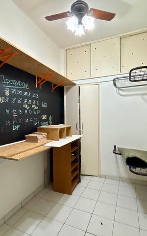Apartamento à venda com 280m², 4 quartos e 2 vagas Apartamento à venda com 280m², 4 quartos e 2 vagasQuarto de Serviço