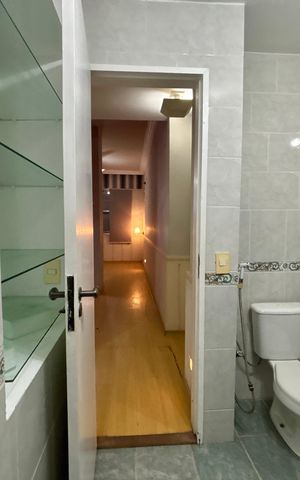 Apartamento à venda com 280m², 4 quartos e 2 vagas Apartamento à venda com 280m², 4 quartos e 2 vagasBanheiro social 1