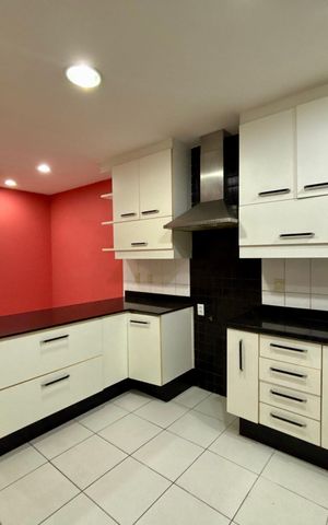 Apartamento à venda com 280m², 4 quartos e 2 vagas Apartamento à venda com 280m², 4 quartos e 2 vagasCozinha