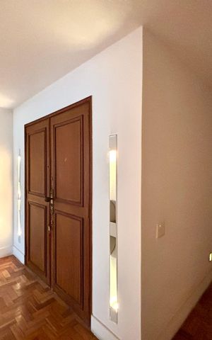 Apartamento à venda com 280m², 4 quartos e 2 vagas Apartamento à venda com 280m², 4 quartos e 2 vagasCorredores