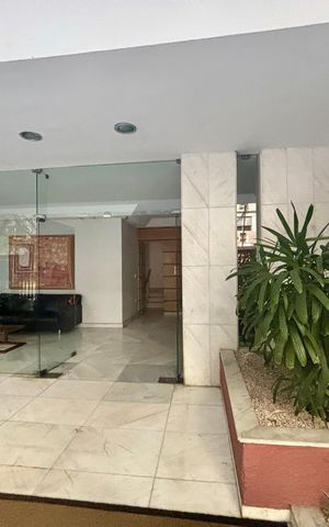 Apartamento à venda com 280m², 4 quartos e 2 vagas Apartamento à venda com 280m², 4 quartos e 2 vagasPortaria