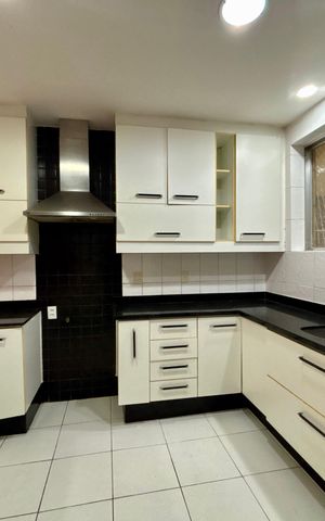 Apartamento à venda com 280m², 4 quartos e 2 vagas Apartamento à venda com 280m², 4 quartos e 2 vagasCozinha