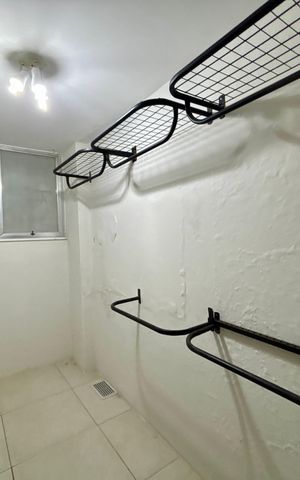 Apartamento à venda com 280m², 4 quartos e 2 vagas Apartamento à venda com 280m², 4 quartos e 2 vagasSuíte - closet