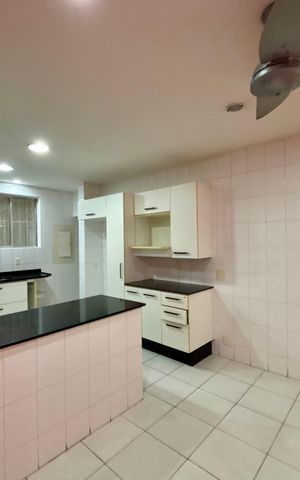 Apartamento à venda com 280m², 4 quartos e 2 vagas Apartamento à venda com 280m², 4 quartos e 2 vagasCozinha