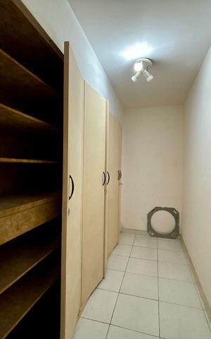 Apartamento à venda com 280m², 4 quartos e 2 vagas Apartamento à venda com 280m², 4 quartos e 2 vagasCozinha - despensa