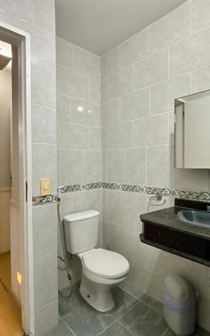 Apartamento à venda com 280m², 4 quartos e 2 vagas Apartamento à venda com 280m², 4 quartos e 2 vagasBanheiro social 1