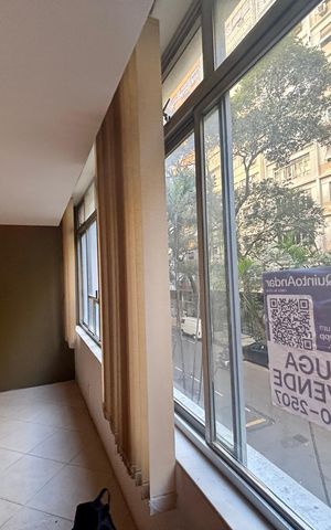 Apartamento à venda com 280m², 4 quartos e 2 vagas Apartamento à venda com 280m², 4 quartos e 2 vagasPlaca